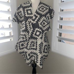 Me Jane Vest Jacket Black/White Aztec Print Women’s Size M Open Front w/pockets